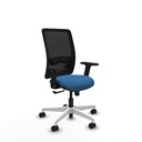 Zulema sincro malla negra similpiel azul claro brazos 2D base blanca  ruedas 65mm nailon