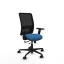 Zulema traslack malla negra similpiel azul claro brazos 2D base nailon  ruedas 65mm nailon