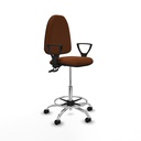 Taburete Aýna CPDM similpiel marrón brazos fijos base cromada ruedas nailon 50mm