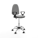 Taburete Aýna CP bali gris claro brazos fijos base cromada ruedas engomadas 50mm