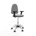 Taburete Aýna CP similpiel gris claro brazos 2D base cromada ruedas engomadas 50mm