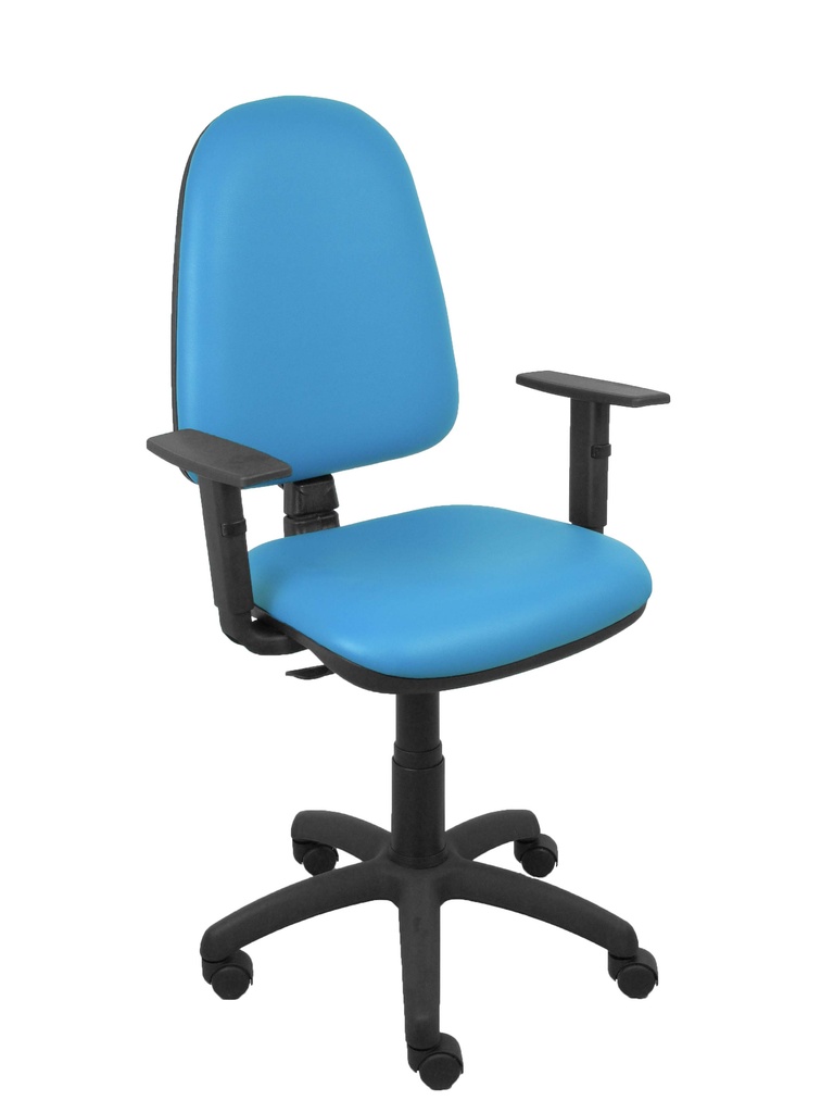 Silla Aýna similpiel azul claro brazos regulables