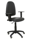 Silla Aýna similpiel negro con brazos regulables y ruedas parqué