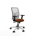 Motilla sincro malla blanca similpiel marrón brazos 2D base aluminio  ruedas 65mm nailon